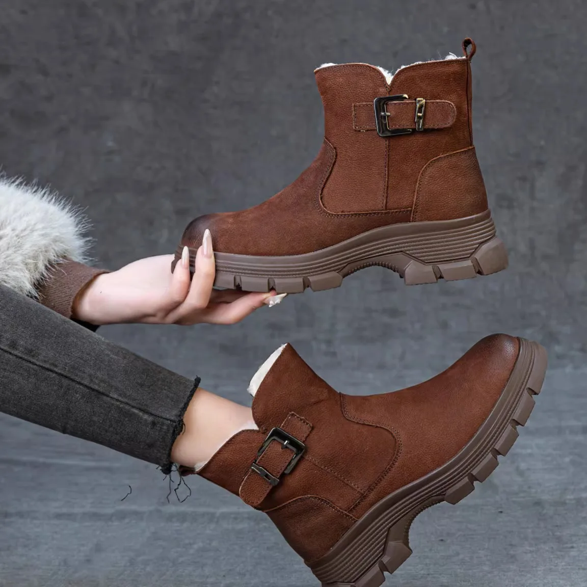 Women's Boots Thick Bottom Sheep Wool Cotton Shoes Head Layer Cowhide Leather Mid-Calf Genuine Leather Boots
Women's Boots Thick Bottom Sheep Wool Cotton Shoes Head Layer Cowhide Leather Mid-Calf Genuine Leather Boots