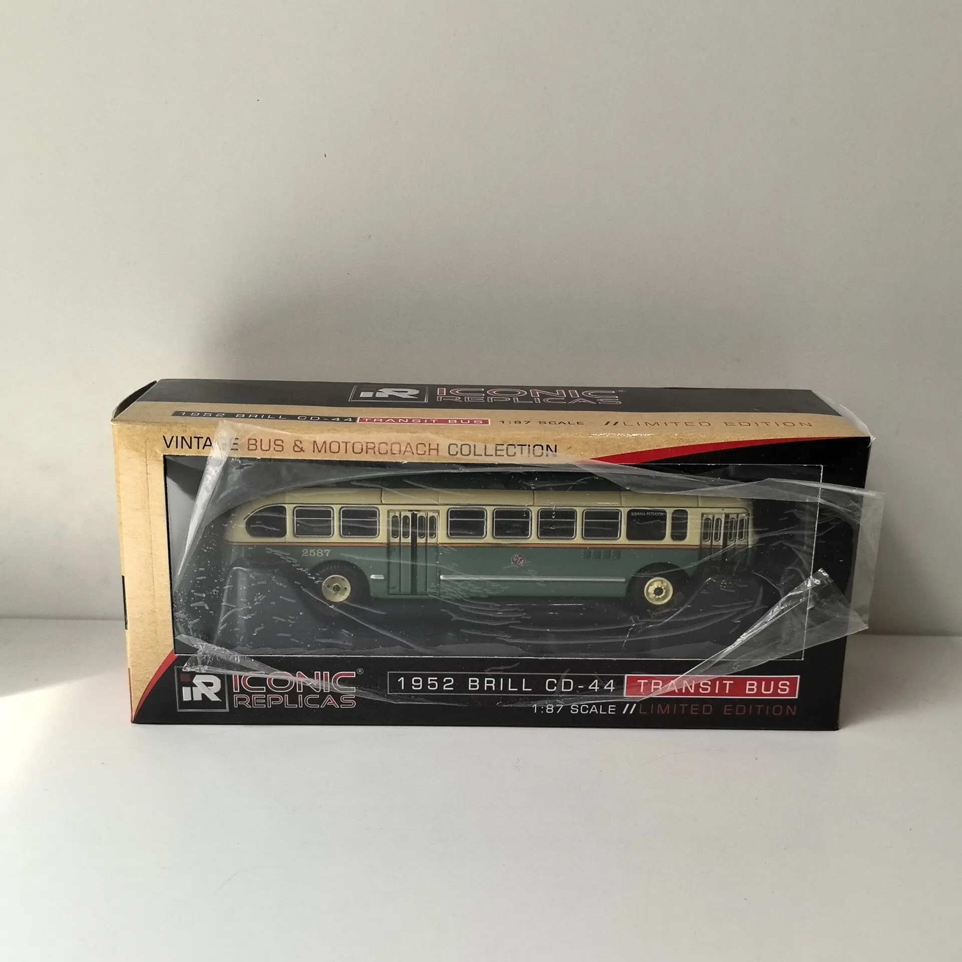 Missing A Large Light Bulb Diecast IR HO 1/87 Scale BRILL 1952 CD-44 TRANSIT BUS 25 Alloy Car Model
Missing A Large Light Bulb Diecast IR HO 1/87 Scale BRILL 1952 CD-44 TRANSIT BUS 25 Alloy Car Model