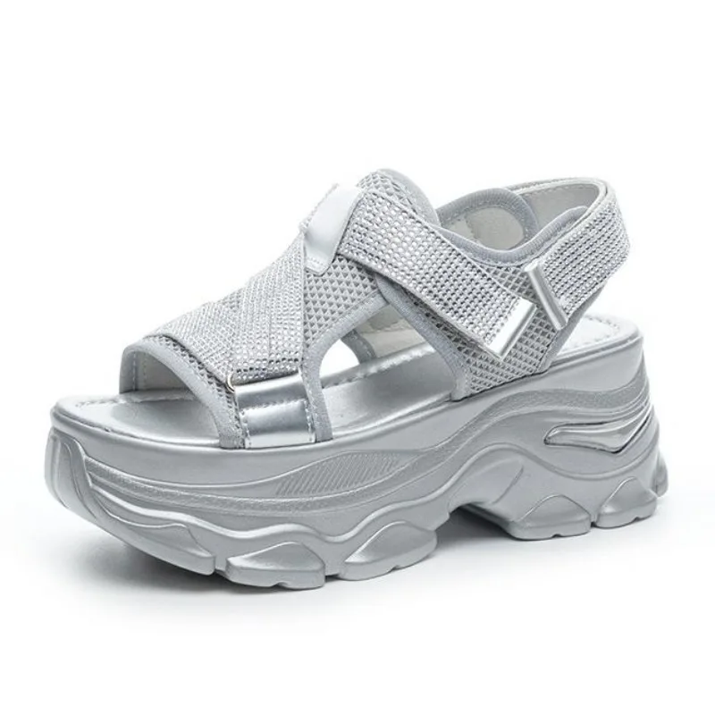 7CM Chunky Sneaker Synthetic Shoes Mules Shoes 2025 New Summer Sandals Platform Wedge Women Women Bling Leather Slippers Slides
7CM Chunky Sneaker Synthetic Shoes Mules Shoes 2025 New Summer Sandals Platform Wedge Women Women Bling Leather Slippers Slides
