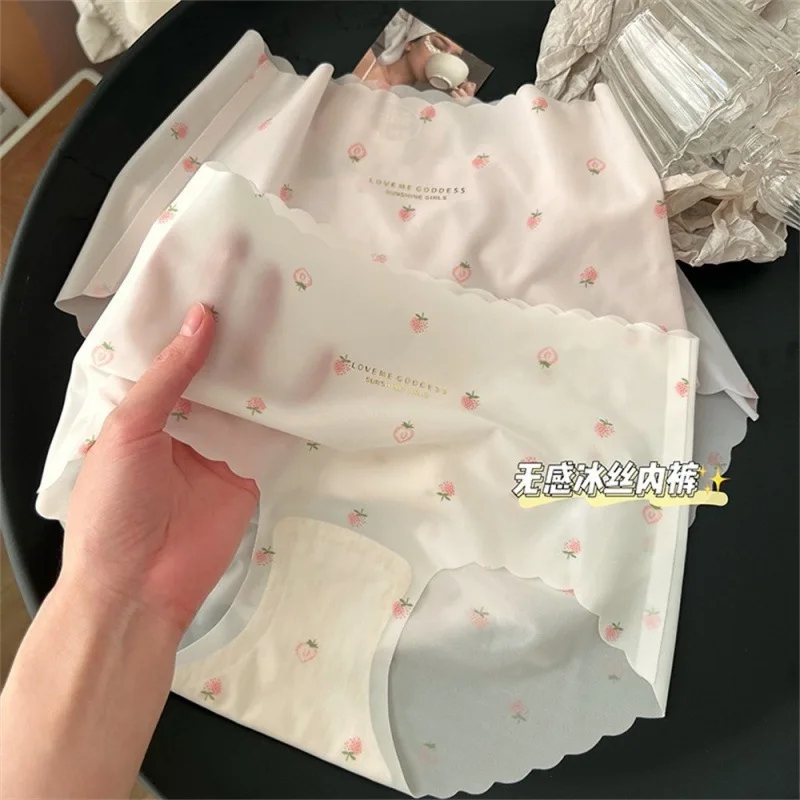 Ультратонкое нижнее белье для девочек Strawberry Ice Silk, женское нижнее белье без следов, сексуальное, быстросохнущее, антибактериальное студенческое хлопковое качество
Ультратонкое нижнее белье для девочек Strawberry Ice Silk, женское нижнее белье без следов, сексуальное, быстросохнущее, антибактериальное студенческое хлопковое качество