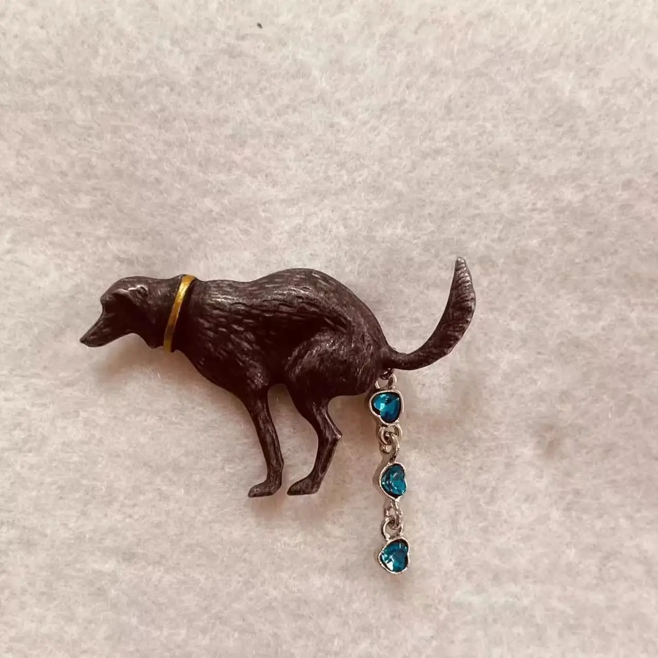 Funny Brooch Quirky Canine Feces Badge Fashion And Amusing Accessory Fun Dog Poop Brooch With Sparkling Heart Stone Party Brooch
Funny Brooch Quirky Canine Feces Badge Fashion And Amusing Accessory Fun Dog Poop Brooch With Sparkling Heart Stone Party Brooch
