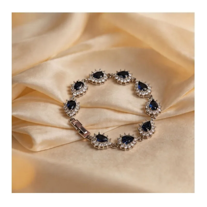 Hot-selling High-end Geometric Zircon Wind Bracelet Simple Niche Design Hot-selling Bracelet
Hot-selling High-end Geometric Zircon Wind Bracelet Simple Niche Design Hot-selling Bracelet