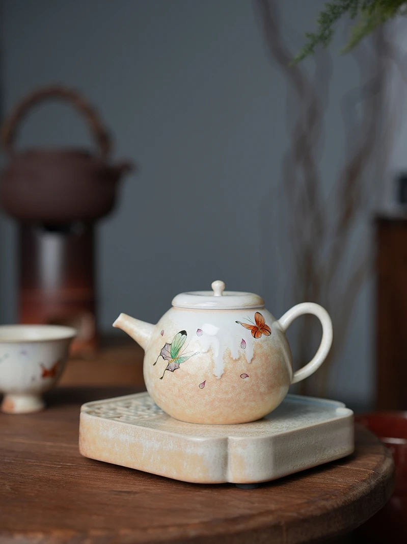 Queen Bee Hand-Painted Tea Pot And Cup Set Jingdezhen Kiln Glaze Fine Hand-Painted Cerc Tea Set for Brewing And Serving Tea
Queen Bee Hand-Painted Tea Pot And Cup Set Jingdezhen Kiln Glaze Fine Hand-Painted Cerc Tea Set for Brewing And Serving Tea