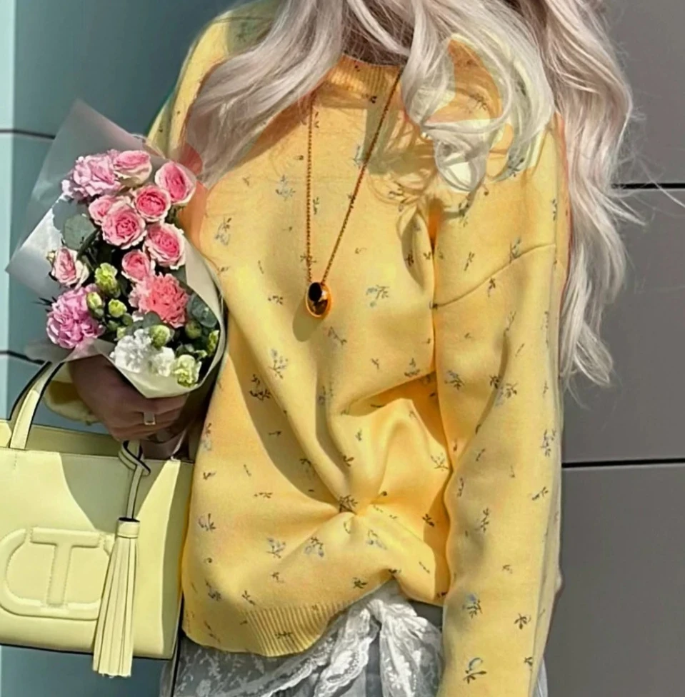 Модный женский повседневный желтый свитер с цветочным принтом, универсальный свободный осенний вязаный свитер с длинными рукавами, мягкий топ
Модный женский повседневный желтый свитер с цветочным принтом, универсальный свободный осенний вязаный свитер с длинными рукавами, мягкий топ