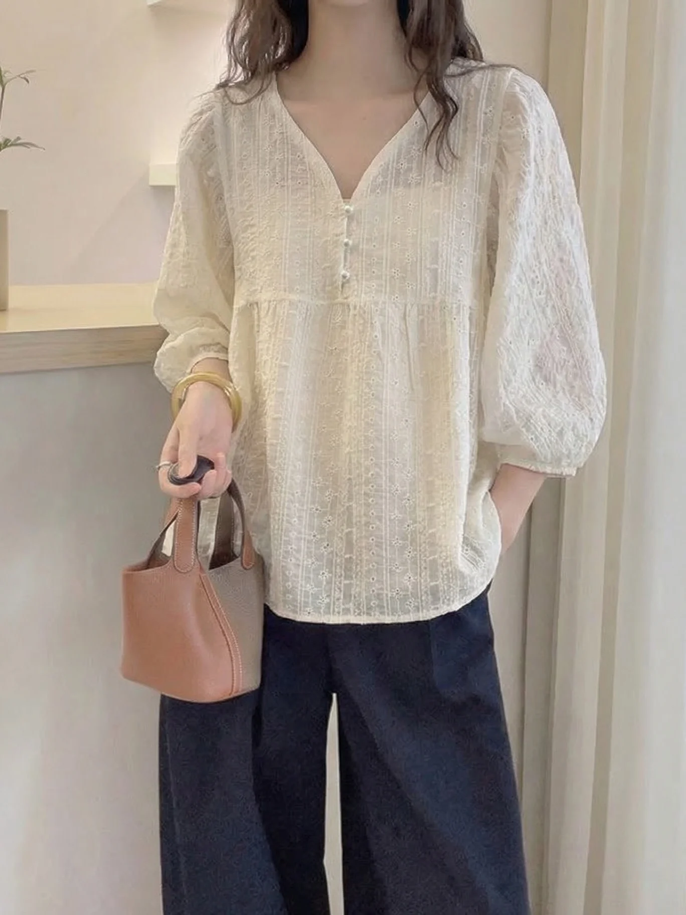 Women's Hollow out V-Neck Chiffon Shirt Spring Summer New Style plus Size Outerwear Top Two-Piece Set Korean Loose Fit
Women's Hollow out V-Neck Chiffon Shirt Spring Summer New Style plus Size Outerwear Top Two-Piece Set Korean Loose Fit