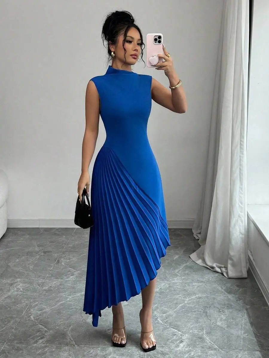 Женское платье без рукавов с высоким воротником, асимметричным плиссированным подолом, облегающее, однотонное синее
Женское платье без рукавов с высоким воротником, асимметричным плиссированным подолом, облегающее, однотонное синее