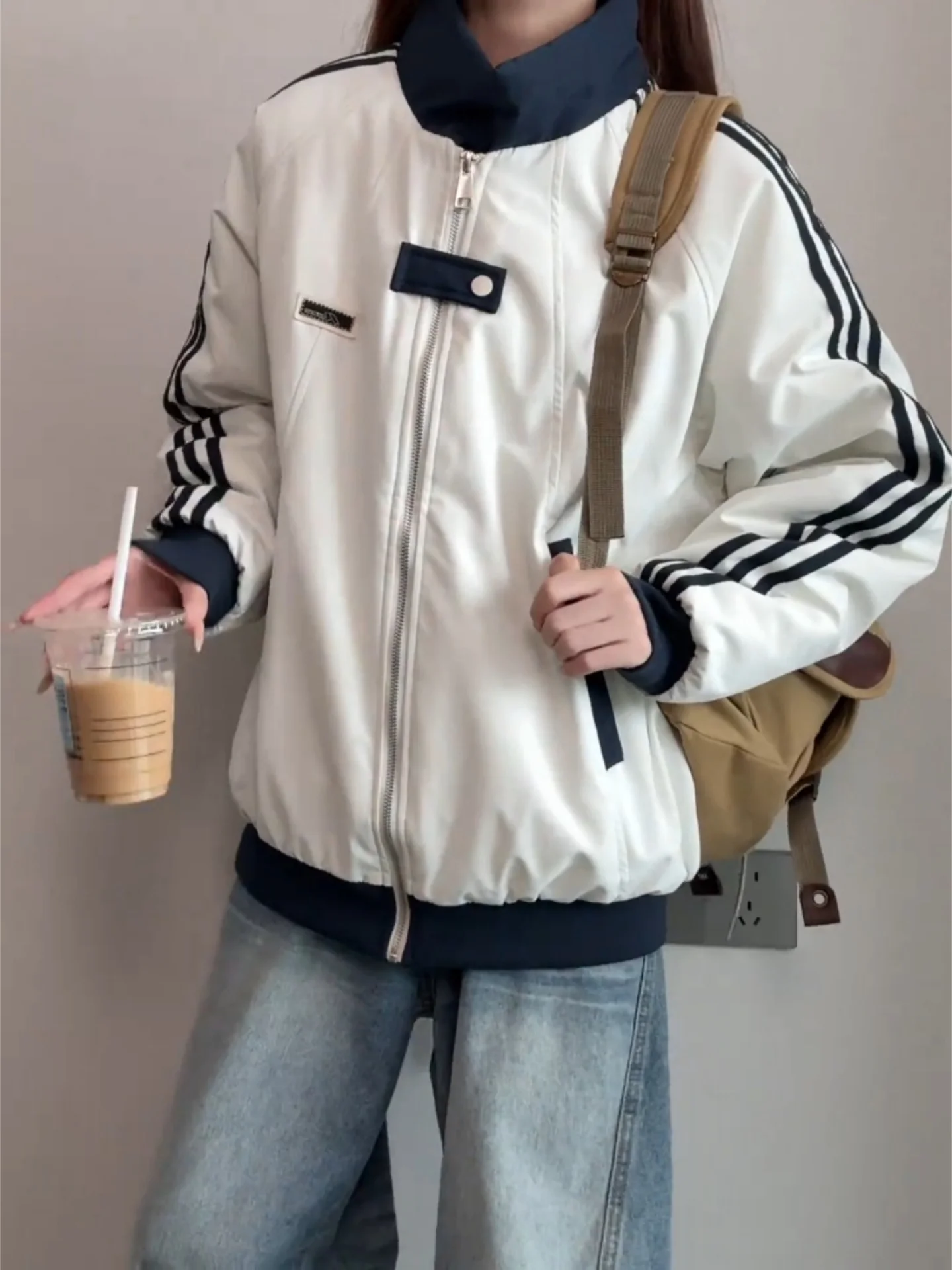 Утепленная мужская куртка с воротником-стойкой из хлопка, осенне-зимняя теплая верхняя одежда, модное пальто с полосатыми вставками
Утепленная мужская куртка с воротником-стойкой из хлопка, осенне-зимняя теплая верхняя одежда, модное пальто с полосатыми вставками