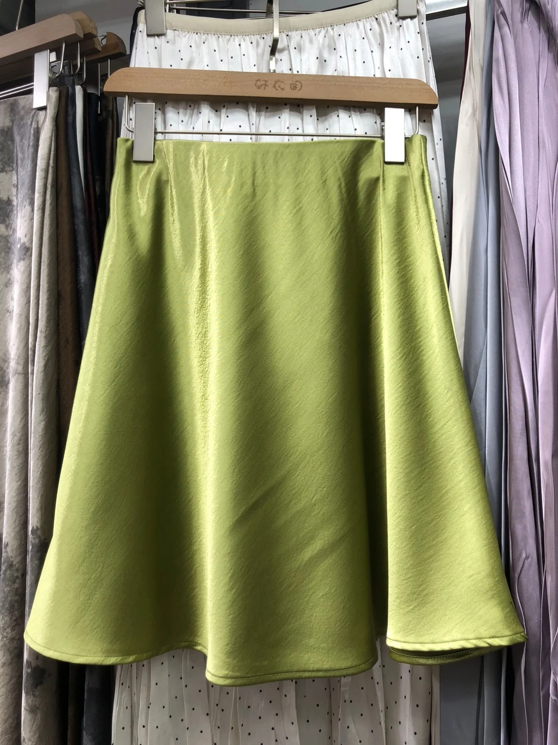 Summer Casual Smooth Fashion Slimming A-Line Skirt Women's High Waist Satin Short Skirts Polyester Fiber Other Materials
Summer Casual Smooth Fashion Slimming A-Line Skirt Women's High Waist Satin Short Skirts Polyester Fiber Other Materials
