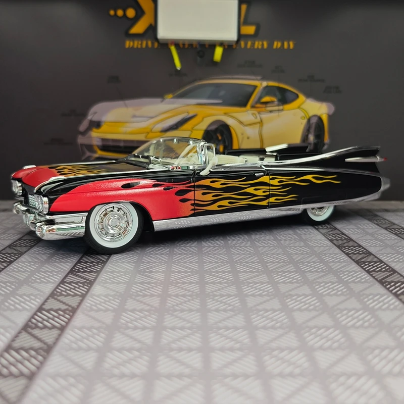 1:24 simulationCadillac alloy car model convertible retro vintage car doors can be opened has sound and lighting functions
1:24 simulationCadillac alloy car model convertible retro vintage car doors can be opened has sound and lighting functions