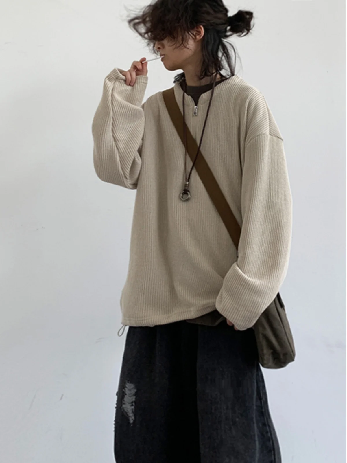 Осенне-зимний вязаный свитер с открытым воротником в стиле ретро, японский стиль, свободный крой, длинный рукав, молодежный повседневный, цветной, с высоким воротником
Осенне-зимний вязаный свитер с открытым воротником в стиле ретро, японский стиль, свободный крой, длинный рукав, молодежный повседневный, цветной, с высоким воротником