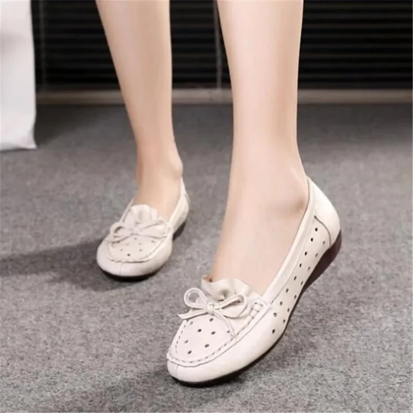 2025 новейшая весенне-летняя обувь из натуральной кожи с круглой головкой, модная повседневная обувь с бантом, мягкая удобная женская обувь на плоской подошве
2025 новейшая весенне-летняя обувь из натуральной кожи с круглой головкой, модная повседневная обувь с бантом, мягкая удобная женская обувь на плоской подошве