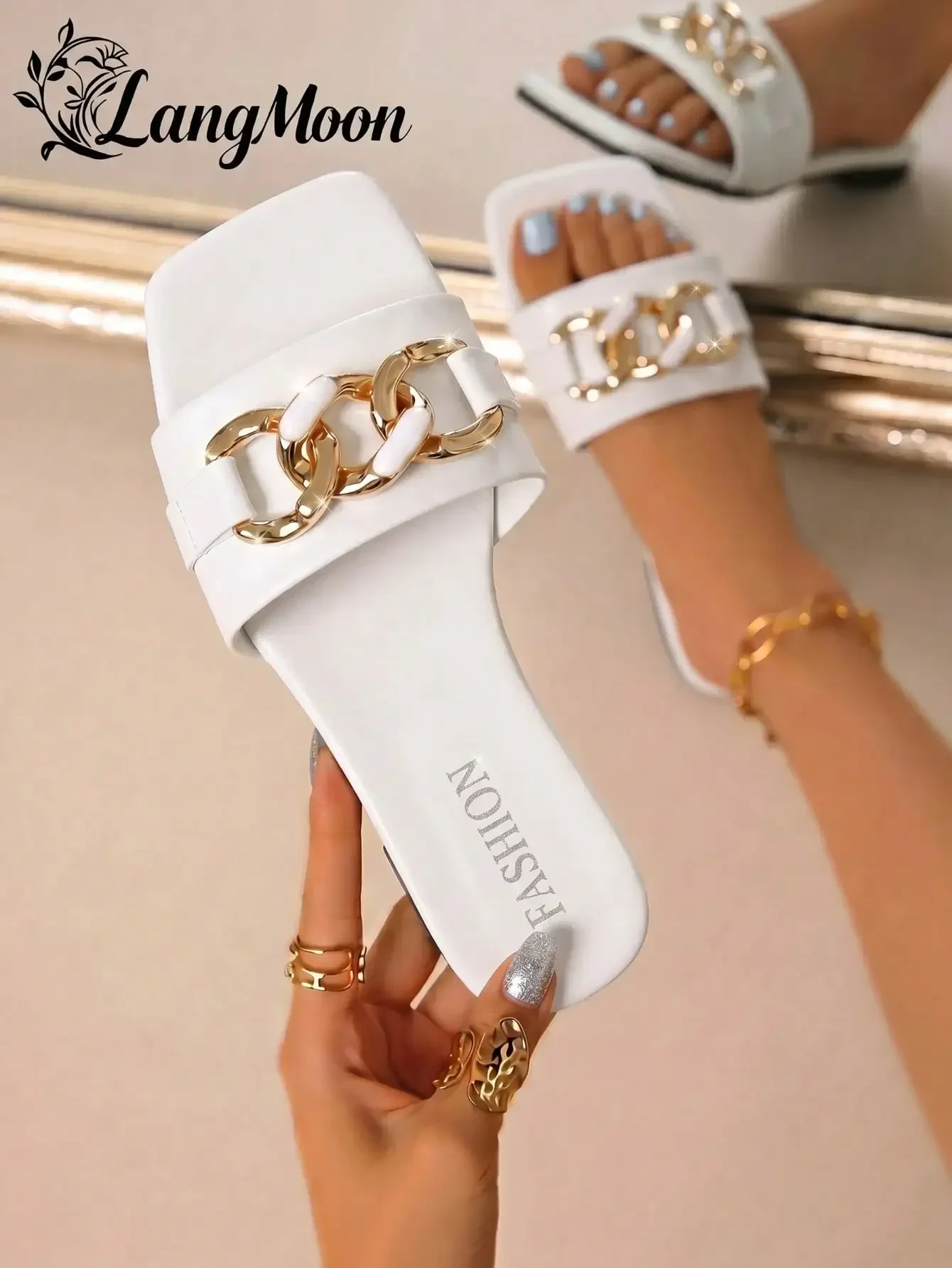 LangMoon 2026 New White Metal Chain Square Toe Flat Women's Fashion Slippers, Simple Solid White Upper + Luxurious Double Chain Rhinestone Decor, Soft Sole Non-Slip Durable Comfortable, Versatile Flattering Fit For Vacation, Commute, Shopping, Party, Spri
LangMoon 2026 New White Metal Chain Square Toe Flat Women's Fashion Slippers, Simple Solid White Upper + Luxurious Double Chain Rhinestone Decor, Soft Sole Non-Slip Durable Comfortable, Versatile Flattering Fit For Vacation, Commute, Shopping, Party, Spri