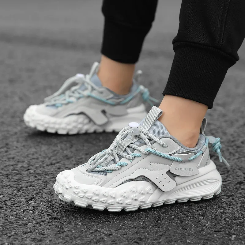 Детская спортивная обувь, осенние новые повседневные кроссовки на мягкой подошве для мальчиков и девочек, дышащие детские кроссовки с сеткой
Детская спортивная обувь, осенние новые повседневные кроссовки на мягкой подошве для мальчиков и девочек, дышащие детские кроссовки с сеткой