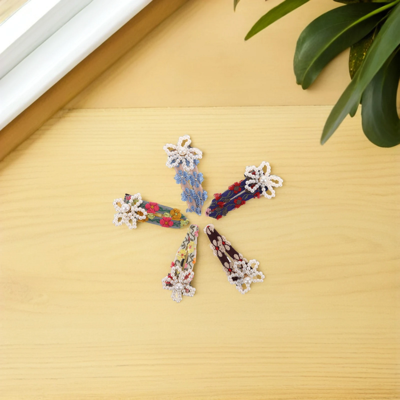 5pcs Floral Pearl Hair Accessories Wedding Bridal Barrettes Flower Clips Cute Hairpins for Women Side Bangs Small for Women 
5pcs Floral Pearl Hair Accessories Wedding Bridal Barrettes Flower Clips Cute Hairpins for Women Side Bangs Small for Women