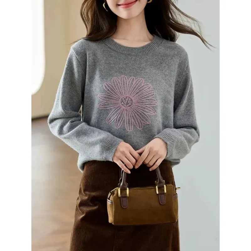 Gray Sweater for Women 2025 Autumn and Winter New Round Neck Thickened Pullover Top Versatile Base Shirt
Gray Sweater for Women 2025 Autumn and Winter New Round Neck Thickened Pullover Top Versatile Base Shirt