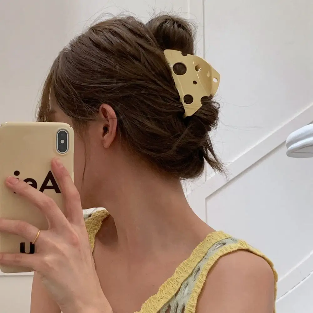 Elegant Acetic Acid Cheese Acetate Hair Claw Y2k Hollow Hair Clip Yellow Headdress Shark Clip Wash Face
Elegant Acetic Acid Cheese Acetate Hair Claw Y2k Hollow Hair Clip Yellow Headdress Shark Clip Wash Face