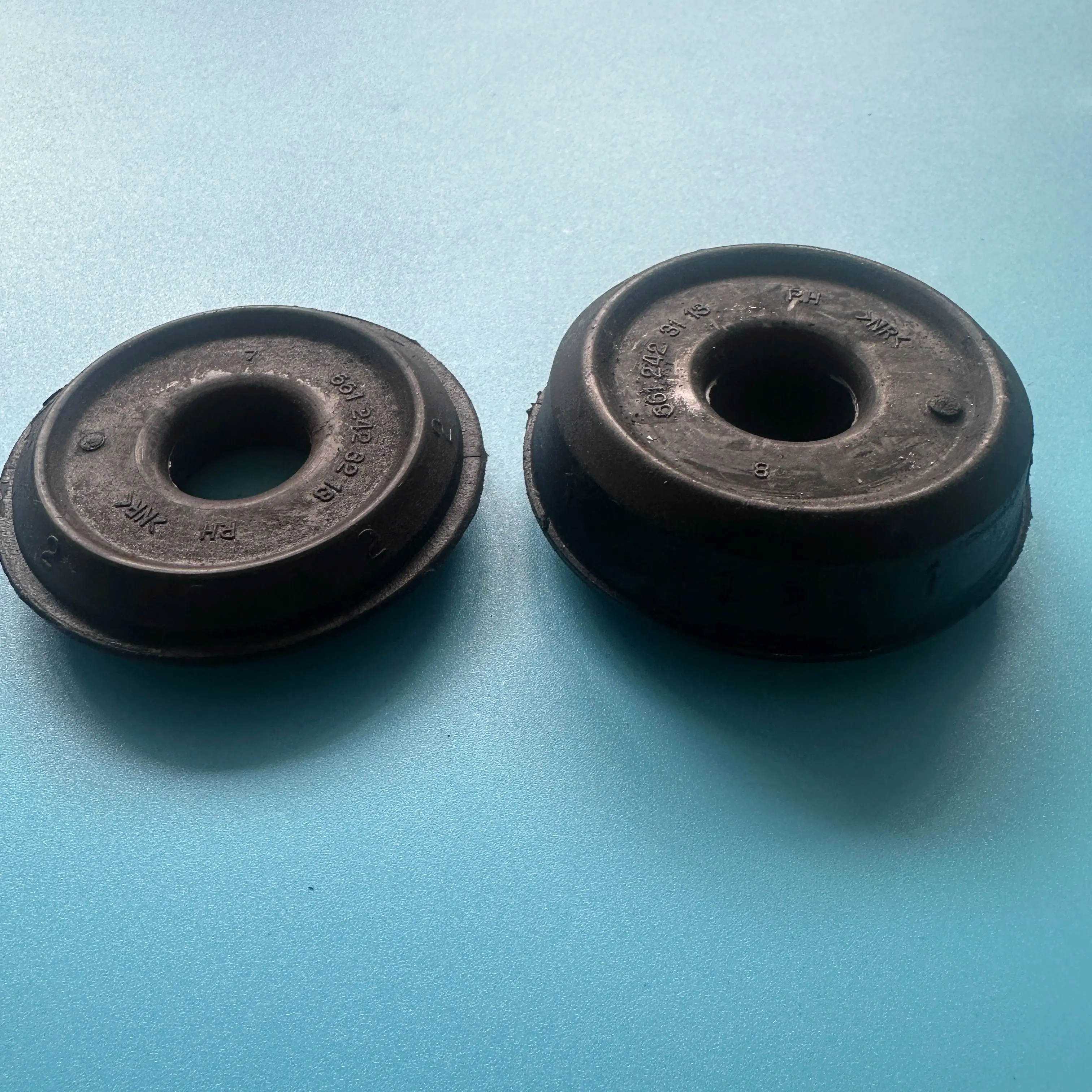 Оригинальный задний нижний изолятор крепления двигателя 6612423213, верхний изолятор 6612423013, для Ssangyong MB100 ISTANA
Оригинальный задний нижний изолятор крепления двигателя 6612423213, верхний изолятор 6612423013, для Ssangyong MB100 ISTANA