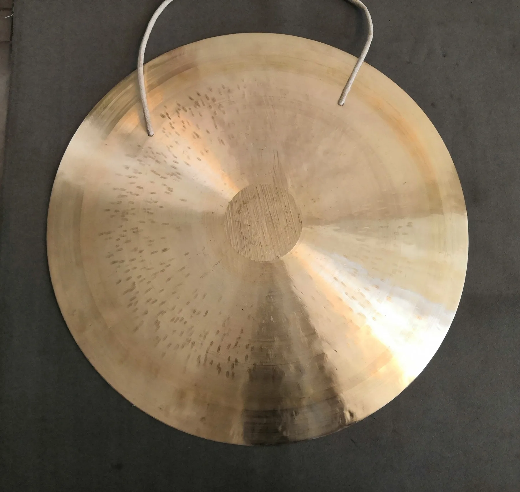 Vansir ручной кованой бронзовый сплав 20 дюймов ветровой гонг Feng Gong для ванны гонга, медитации
Vansir ручной кованой бронзовый сплав 20 дюймов ветровой гонг Feng Gong для ванны гонга, медитации