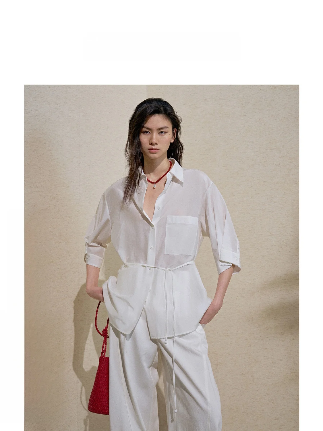 Женская свободная рубашка ZhiZhi Water Cloud Deep из смесового шелка и хлопка с рукавом до локтя и отложным воротником, летняя новинка, простой стиль
Женская свободная рубашка ZhiZhi Water Cloud Deep из смесового шелка и хлопка с рукавом до локтя и отложным воротником, летняя новинка, простой стиль