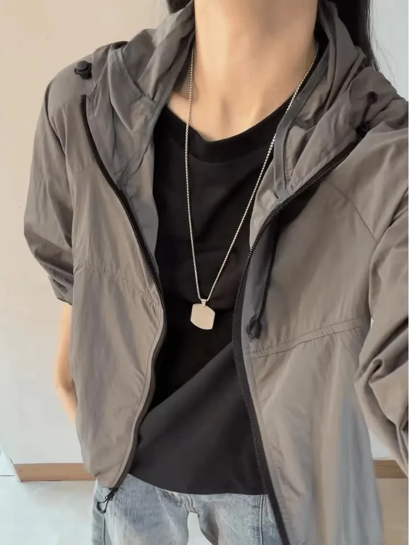 Summer American Retro Hooded Sun Protection Clothing Loose Casual Lightweight Breathable Design Jacket for Men And Women
Summer American Retro Hooded Sun Protection Clothing Loose Casual Lightweight Breathable Design Jacket for Men And Women