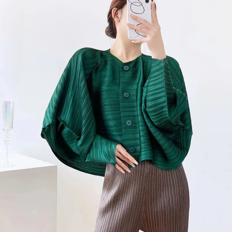 Miyake Solid Colour Pleated Loose Solid Colour Blouse 2025 Summer Loose High-end Single-breasted Round Neck Long-sleeved Shirt
Miyake Solid Colour Pleated Loose Solid Colour Blouse 2025 Summer Loose High-end Single-breasted Round Neck Long-sleeved Shirt