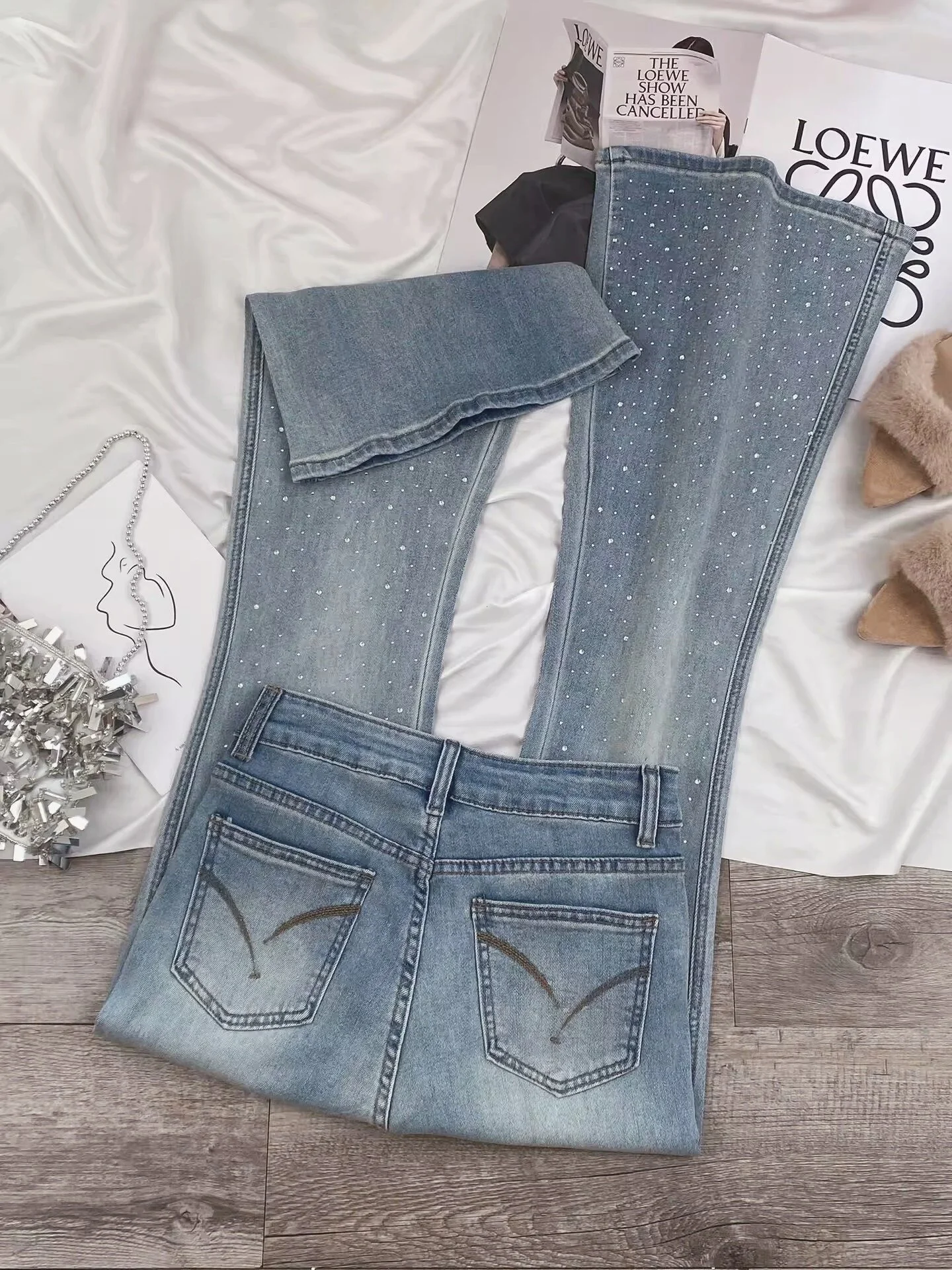 High Waist Slim Fit Micro Flared Jeans Women's 2026 New Style Glittering Denim Pants Korean Style Washed Cotton Blend
High Waist Slim Fit Micro Flared Jeans Women's 2026 New Style Glittering Denim Pants Korean Style Washed Cotton Blend