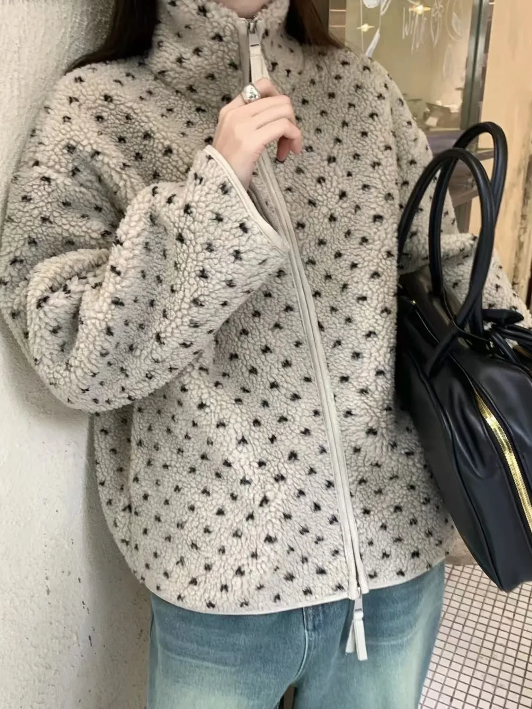 Куртка из овечьей шерсти, женская флисовая одежда, система вентиляции с циркуляцией воздуха, дышащая конструкция, воздушная передача, свежий поток, крутой
Куртка из овечьей шерсти, женская флисовая одежда, система вентиляции с циркуляцией воздуха, дышащая конструкция, воздушная передача, свежий поток, крутой