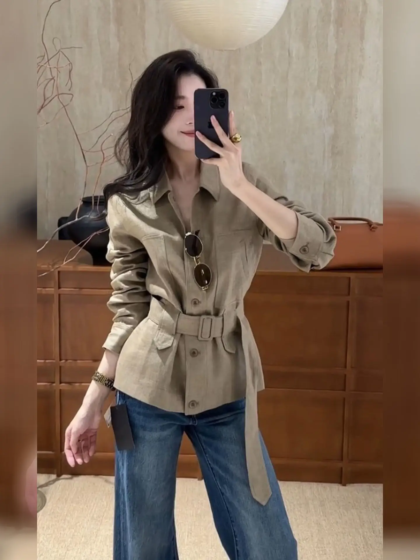 Khaki Tones Linen Texture nt Sensation Jaet ort Outerwear Women Winter Faion Light Luxury Loose Fit Button up
Khaki Tones Linen Texture nt Sensation Jaet ort Outerwear Women Winter Faion Light Luxury Loose Fit Button up