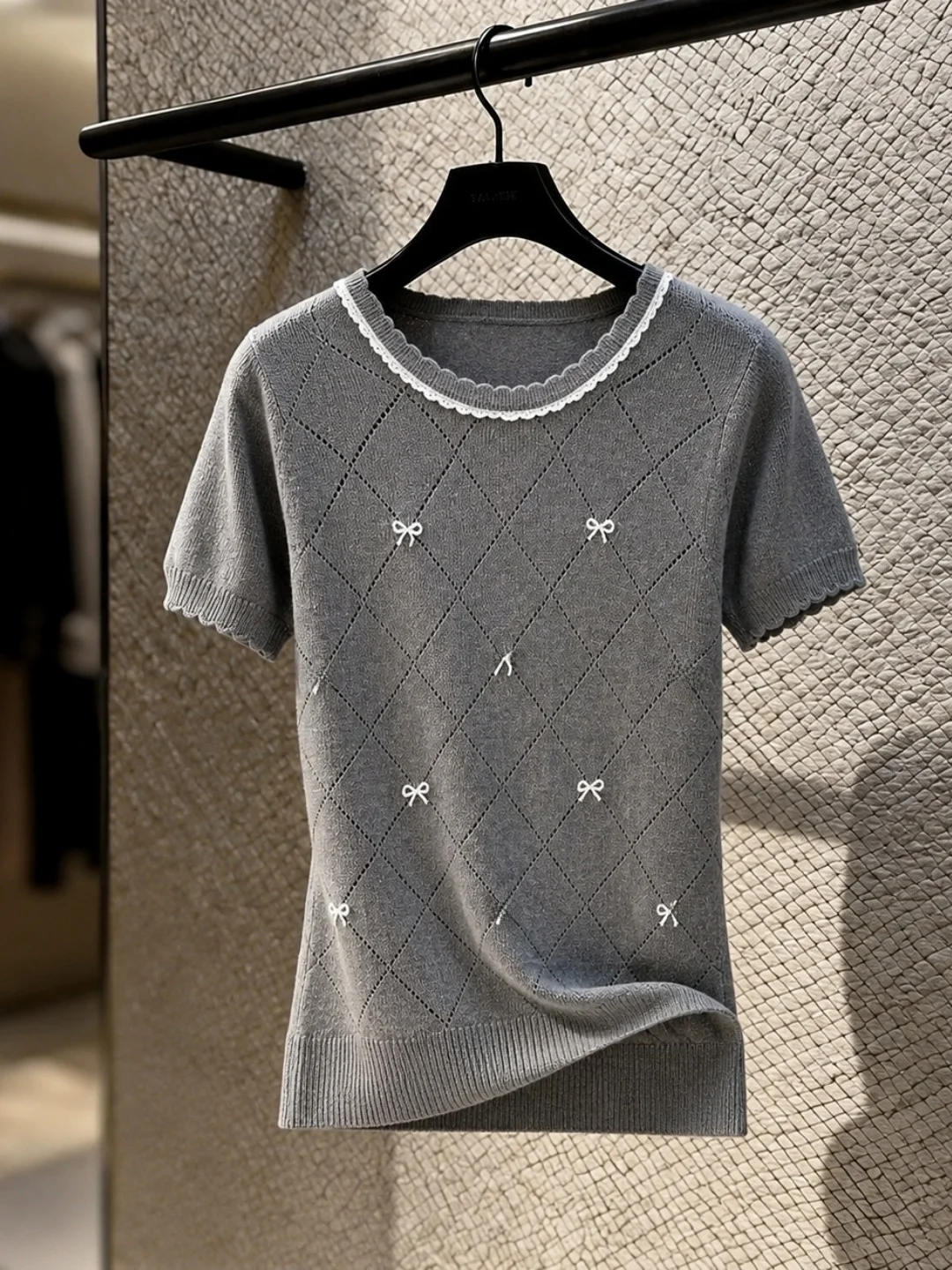 Comfortable round Neck Lace Ice Silk Knitted Top Short Sleeve Embroidered Knot Summer Fashion Anti Aging Women's Shirt
Comfortable round Neck Lace Ice Silk Knitted Top Short Sleeve Embroidered Knot Summer Fashion Anti Aging Women's Shirt