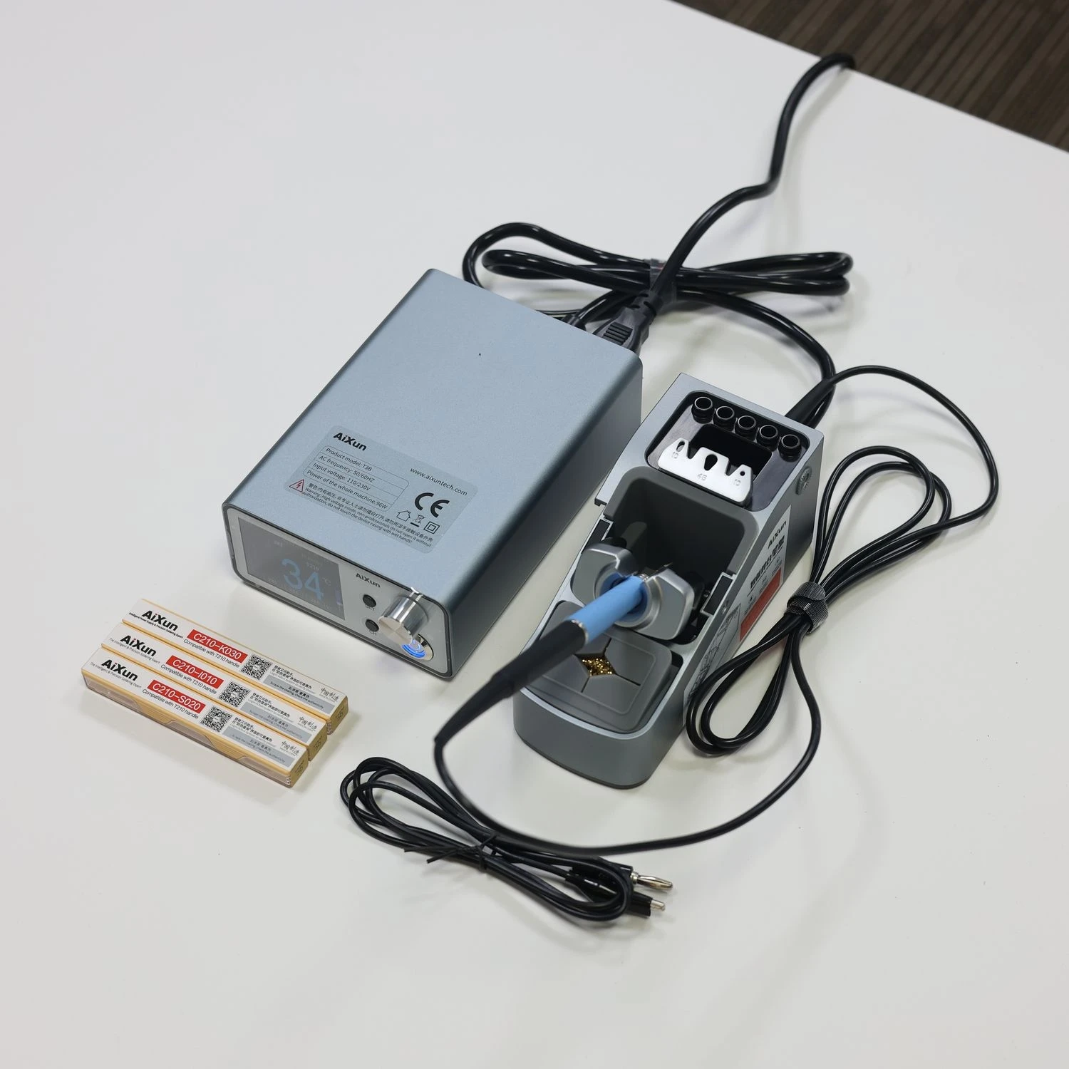 AIXUN T3B T210 Intelligent Soldering Station With Electric Soldering Iron Repair Solder Tools Electric Welding Station
AIXUN T3B T210 Intelligent Soldering Station With Electric Soldering Iron Repair Solder Tools Electric Welding Station