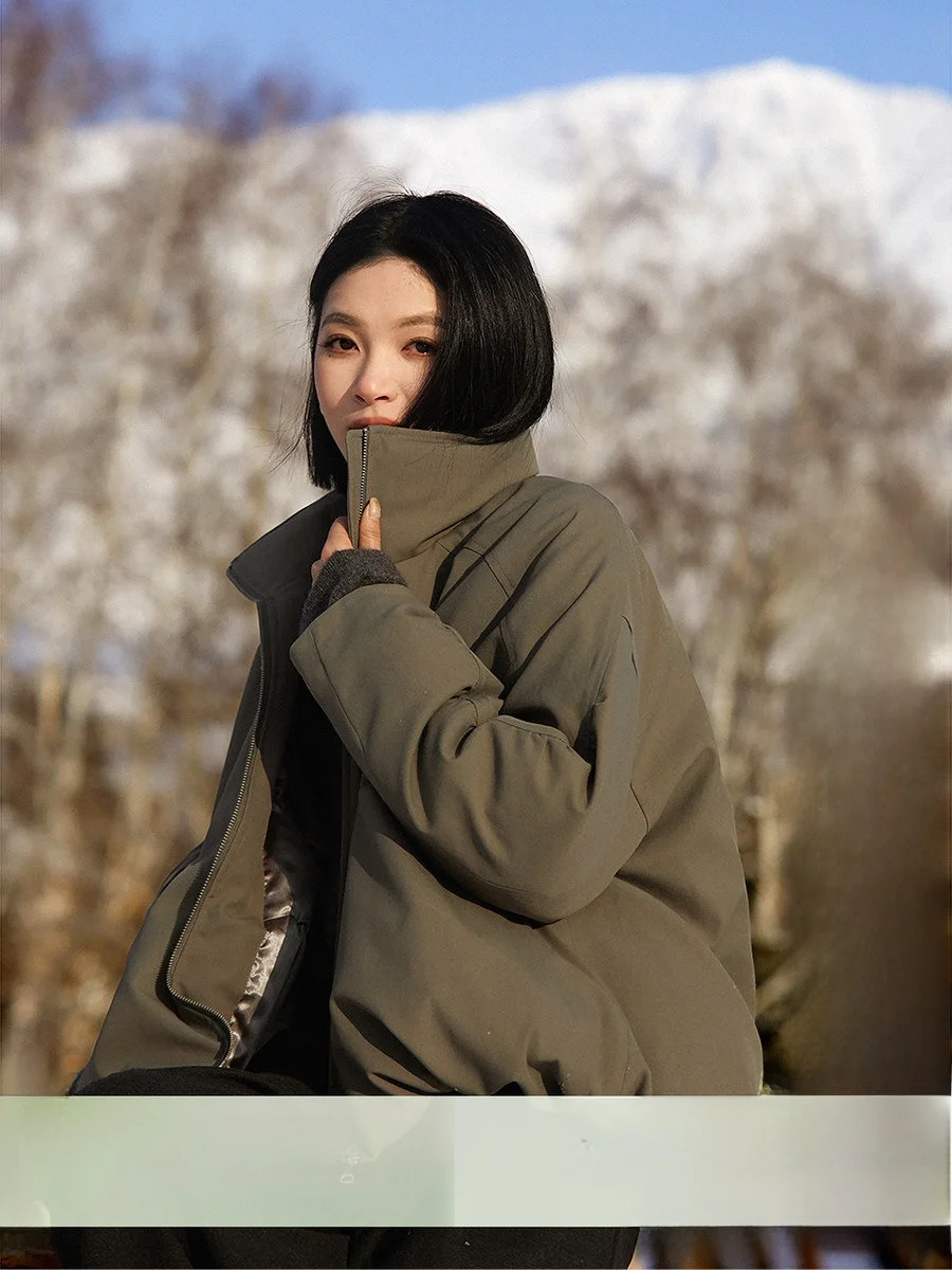 Ele Quilted Goose down Jaet with Knife Pleat Sves And Stand Collar in Light Feather Series for Women's Daily Wear
Ele Quilted Goose down Jaet with Knife Pleat Sves And Stand Collar in Light Feather Series for Women's Daily Wear