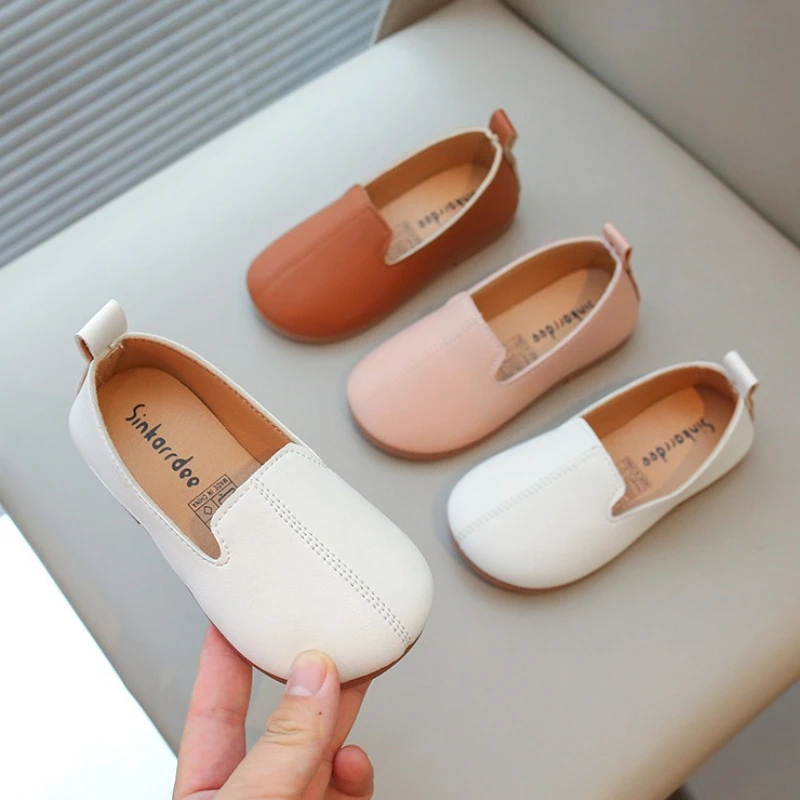 School Shoes for Girls Autumn Retro Child Flat Bottom Shoe Fashion Soft Bottom Comforta Women Versatile Little Girl Bean Shoes
School Shoes for Girls Autumn Retro Child Flat Bottom Shoe Fashion Soft Bottom Comforta Women Versatile Little Girl Bean Shoes