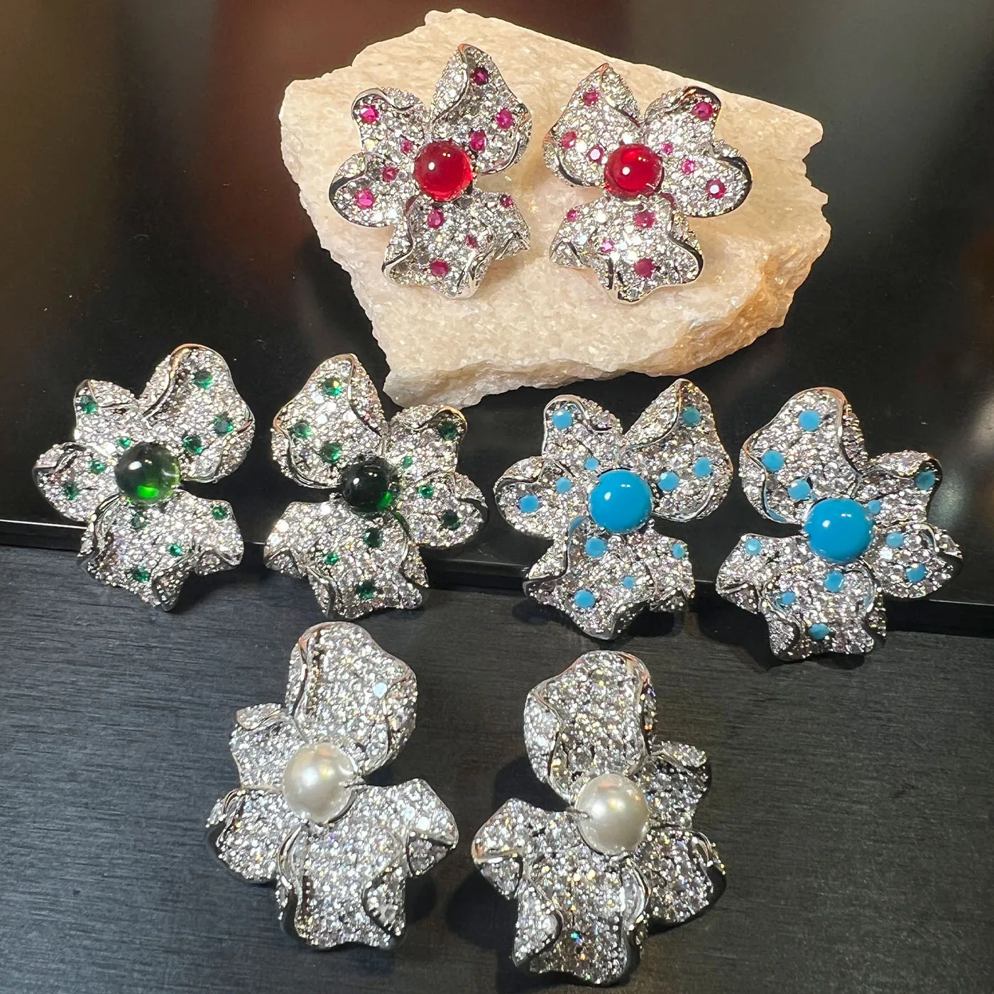 Sparkling cubic zirconia Flower Stud Earrings for women pink green blue white petals Earrings for Party gala event
Sparkling cubic zirconia Flower Stud Earrings for women pink green blue white petals Earrings for Party gala event