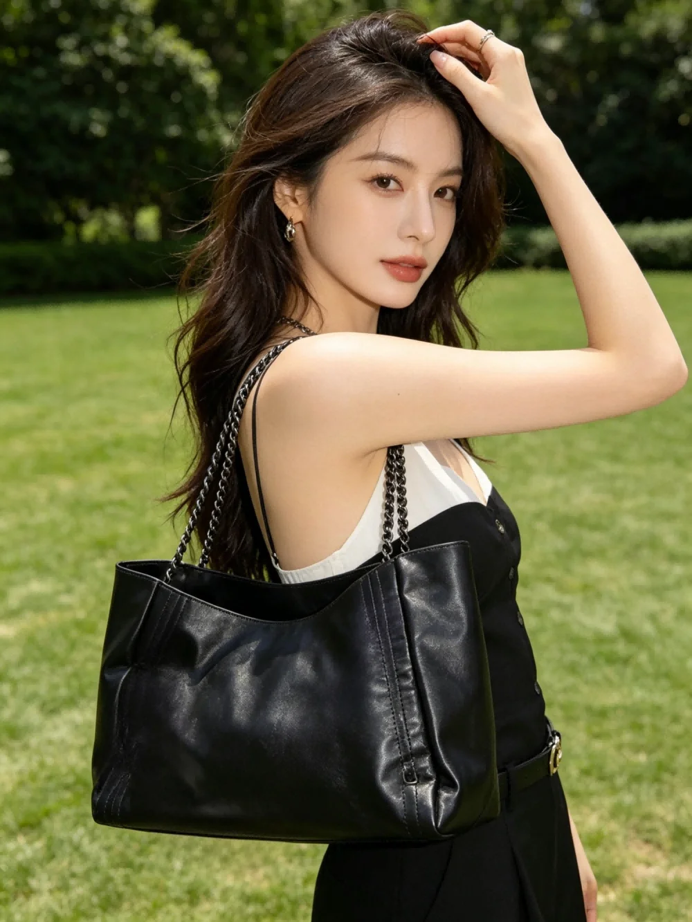 Korean Style Large Capacity Shoulder Bag Women's New Summer Commuting Vintage Versatile Handbag Soft Leather
Korean Style Large Capacity Shoulder Bag Women's New Summer Commuting Vintage Versatile Handbag Soft Leather