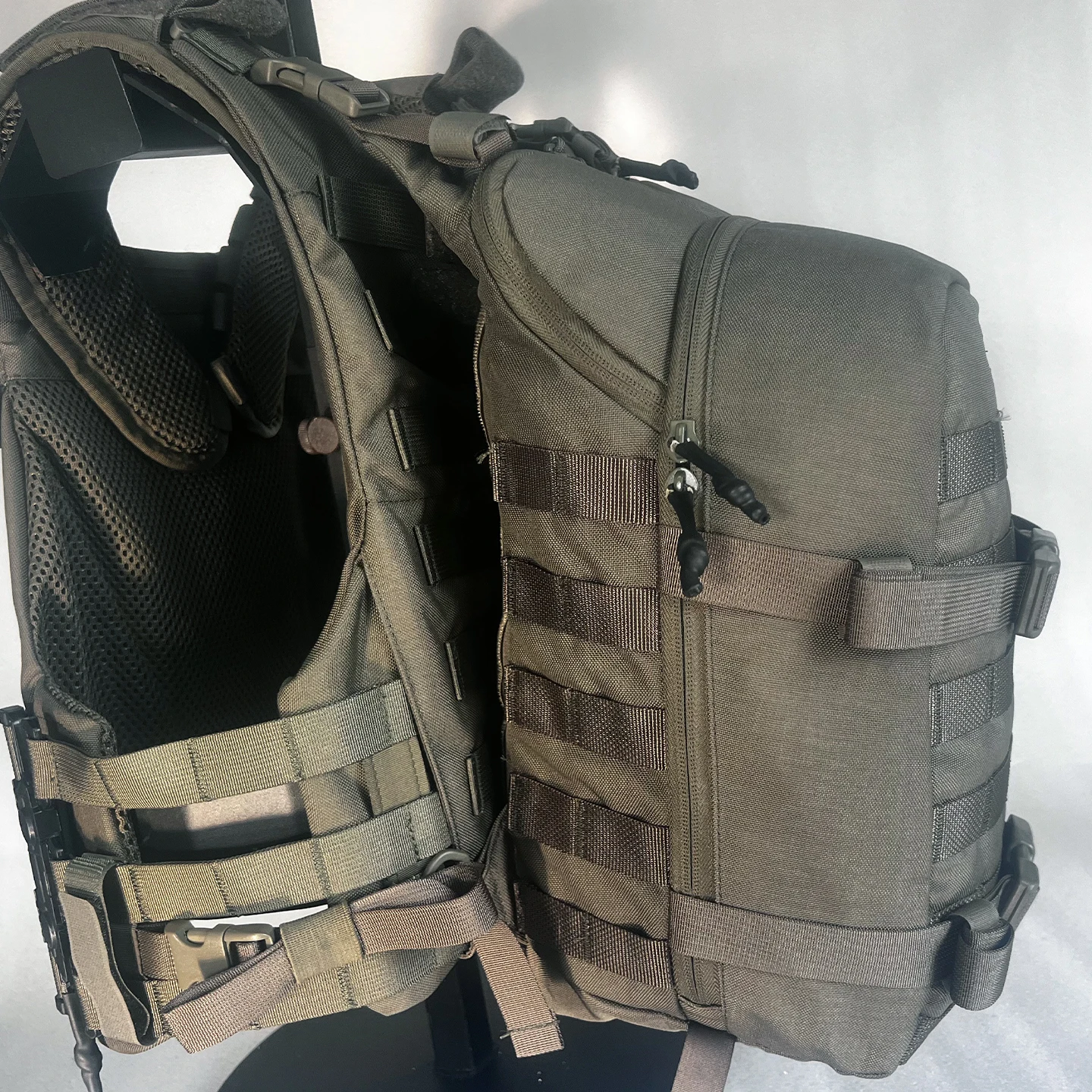 Anti Infrared 15L Tactical Backpack Backboard 1D Backpack Commuting Backpack BA Vest
Anti Infrared 15L Tactical Backpack Backboard 1D Backpack Commuting Backpack BA Vest