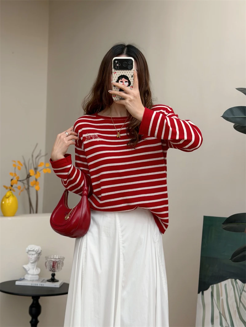 Early Spring Korean Style Loose Fit Cashmere Blend Knitwear Women's Top Striped Embroidered Lightweight Casual Fashion
Early Spring Korean Style Loose Fit Cashmere Blend Knitwear Women's Top Striped Embroidered Lightweight Casual Fashion