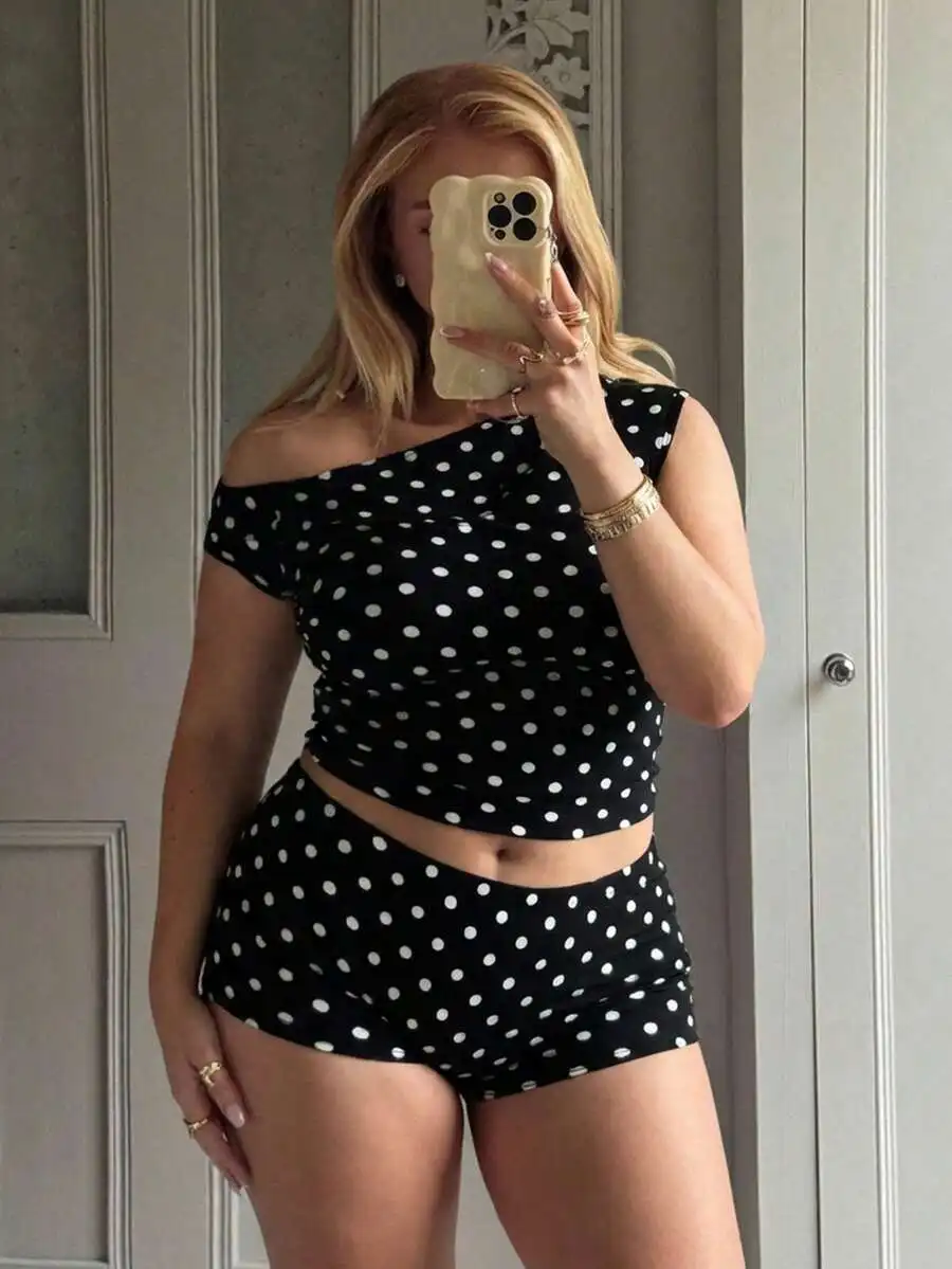 Polka Dot Asymmetrical Shoulder Crop Top And Shorts Two Piece Set Casual Women
Polka Dot Asymmetrical Shoulder Crop Top And Shorts Two Piece Set Casual Women