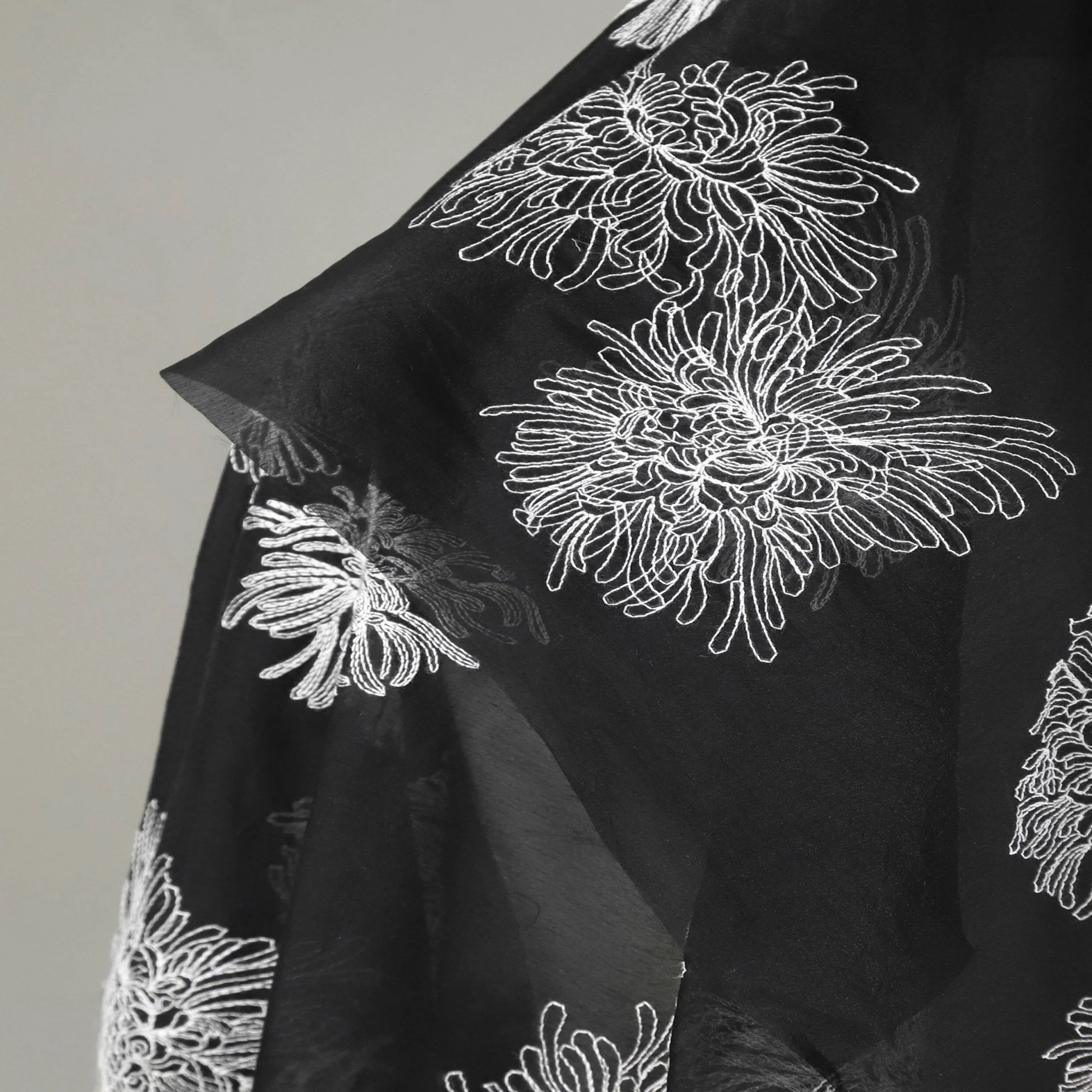 1Meter Chrysanthemum Embroidery Tencel Mesh Fabric Perspective Jacquard for DIY Shirt Dress Half Skirt Home Textile
1Meter Chrysanthemum Embroidery Tencel Mesh Fabric Perspective Jacquard for DIY Shirt Dress Half Skirt Home Textile