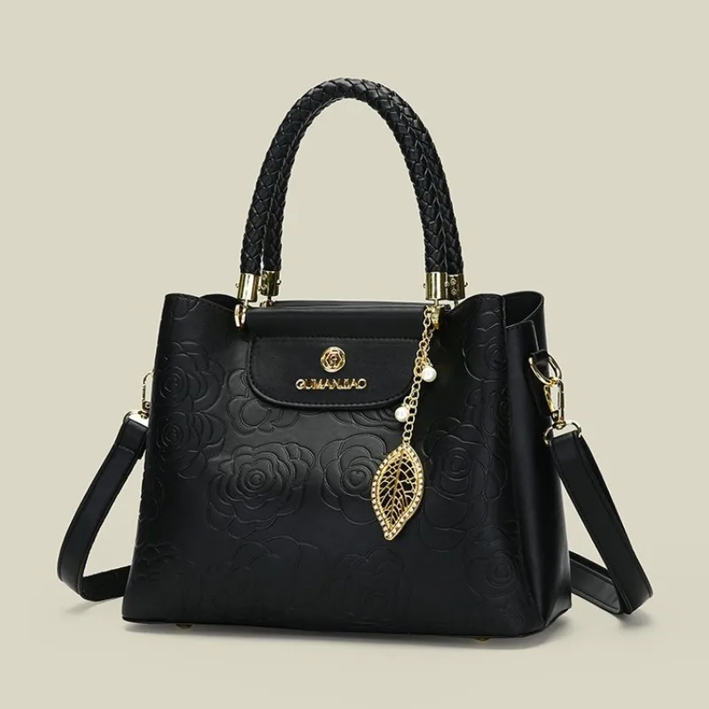 Sleek Saddle Crossbody Bag For Women Modern Curved Shape Handbag Adjustable Shoulder Strap Minimalist Fashion Statement Bag
Sleek Saddle Crossbody Bag For Women Modern Curved Shape Handbag Adjustable Shoulder Strap Minimalist Fashion Statement Bag