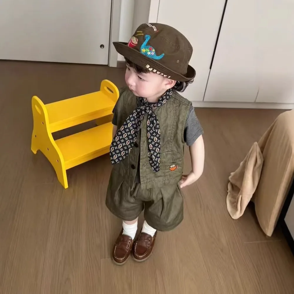 2026 Summer Baby Boys 2PCS Outfit Loose Sleeveless Waistcoat Suit, Trendy Little Gentleman Daily Set for 90-130cm
2026 Summer Baby Boys 2PCS Outfit Loose Sleeveless Waistcoat Suit, Trendy Little Gentleman Daily Set for 90-130cm