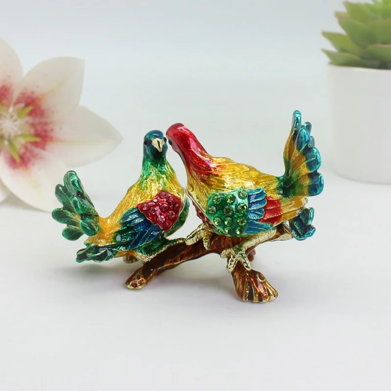 SHINNYGIFTS эмалированная шкатулка для безделушек, металлическая ремесленная шарнирная фигурка птицы, коллекционная шкатулка для ювелирных изделий, голубиная шкатулка для держателя колец, органайзер
SHINNYGIFTS эмалированная шкатулка для безделушек, металлическая ремесленная шарнирная фигурка птицы, коллекционная шкатулка для ювелирных изделий, голубиная шкатулка для держателя колец, органайзер