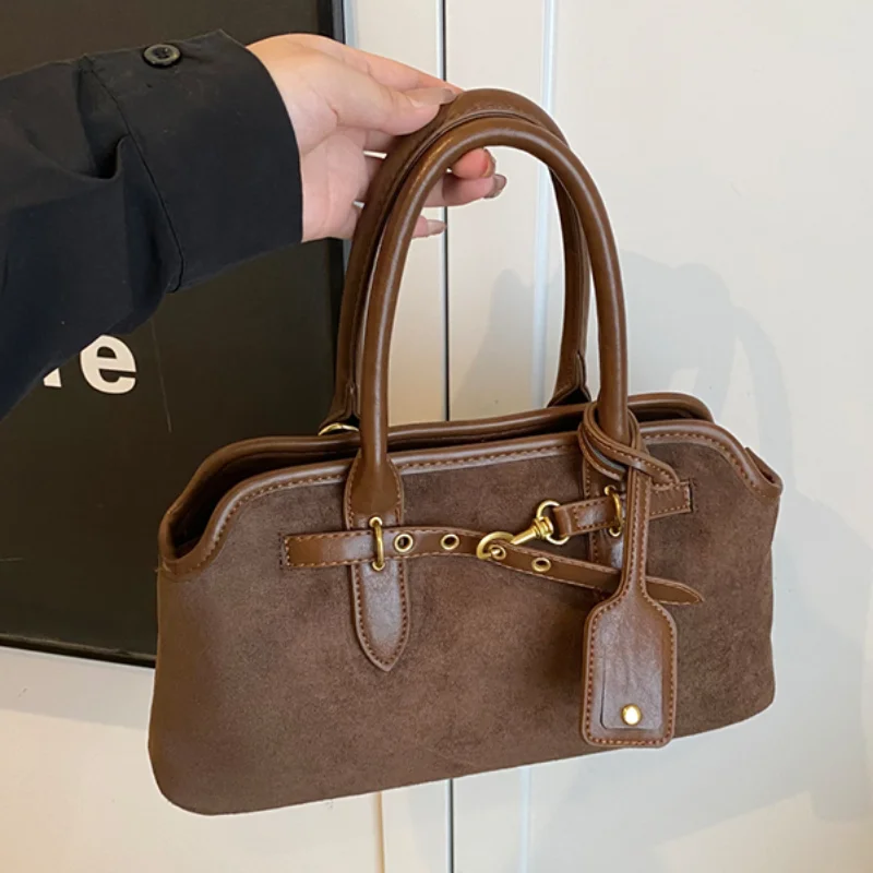 Korean Style Fashion Handbag Retro High-end Shoulder Bag Versatile Simple Crossbody Bag Niche Contrast Color Design Commuter Bag
Korean Style Fashion Handbag Retro High-end Shoulder Bag Versatile Simple Crossbody Bag Niche Contrast Color Design Commuter Bag