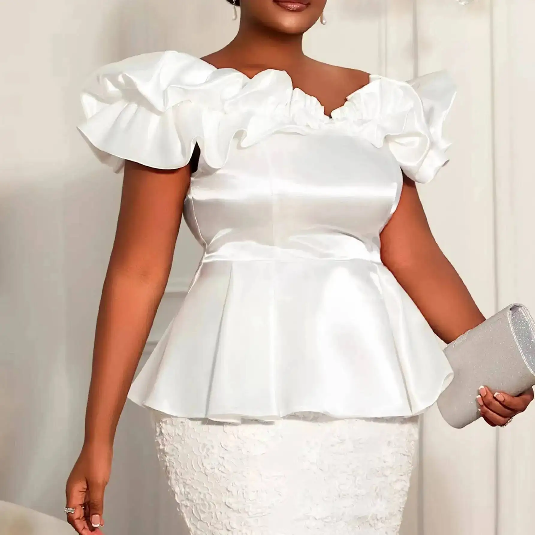 Plus-size Women's White Satin Top, Off-shoulder With Ruffles, Slimming And Waist-cinching, Fashionable For Work And Parties Y2K
Plus-size Women's White Satin Top, Off-shoulder With Ruffles, Slimming And Waist-cinching, Fashionable For Work And Parties Y2K