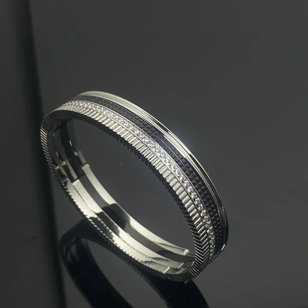 S925 Sterling Silver Exquisite Bracelet, Black and Platinum Diamond Gear Edge Bracelet, PBGGG, Suitable for Banquets, Novel
S925 Sterling Silver Exquisite Bracelet, Black and Platinum Diamond Gear Edge Bracelet, PBGGG, Suitable for Banquets, Novel
