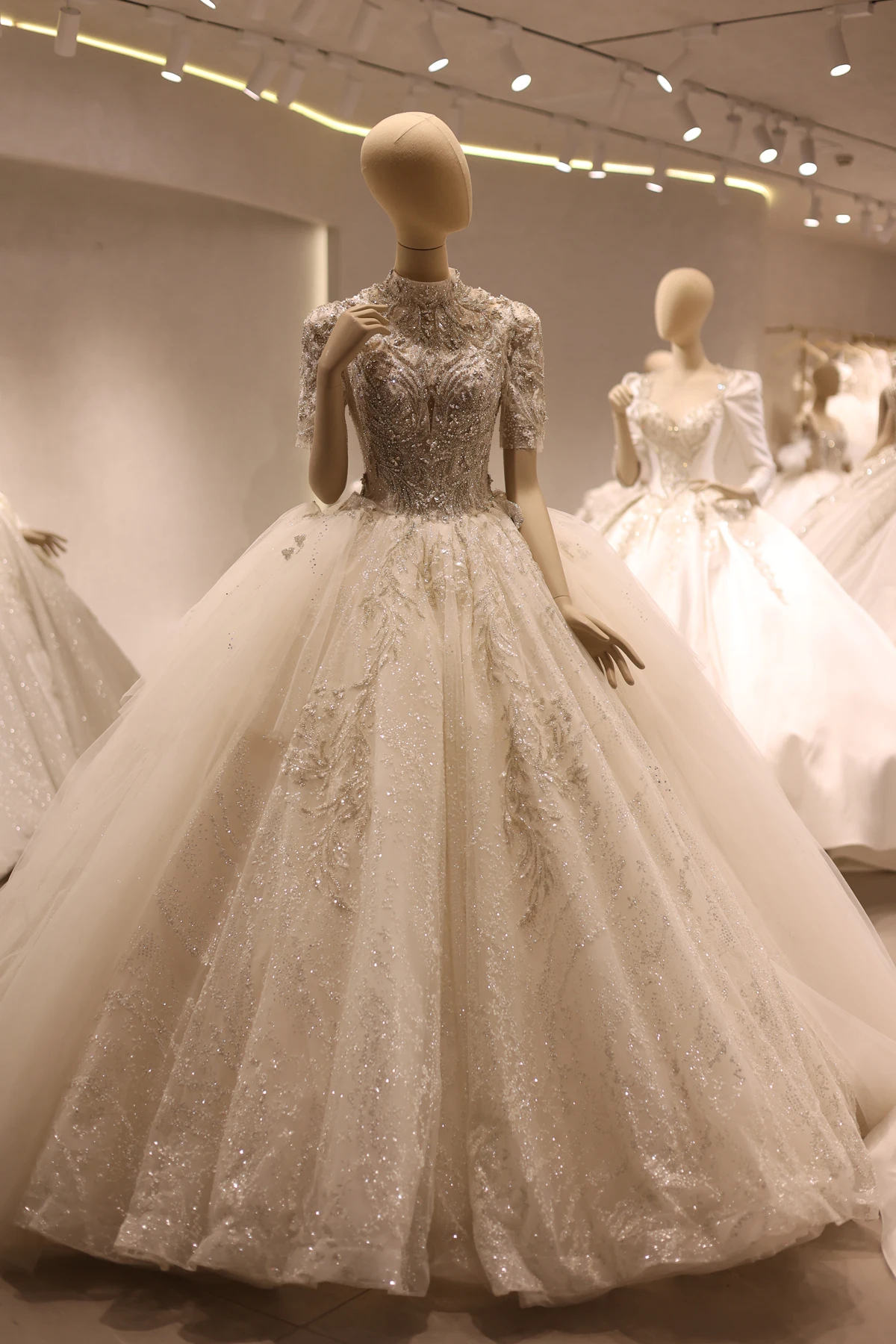 Sharon Said Luxury Crystal Dubai Ball Gown Wedding Dress High Neck Short Sleeves Arabic Bridal Dresses RS039 Customized
Sharon Said Luxury Crystal Dubai Ball Gown Wedding Dress High Neck Short Sleeves Arabic Bridal Dresses RS039 Customized