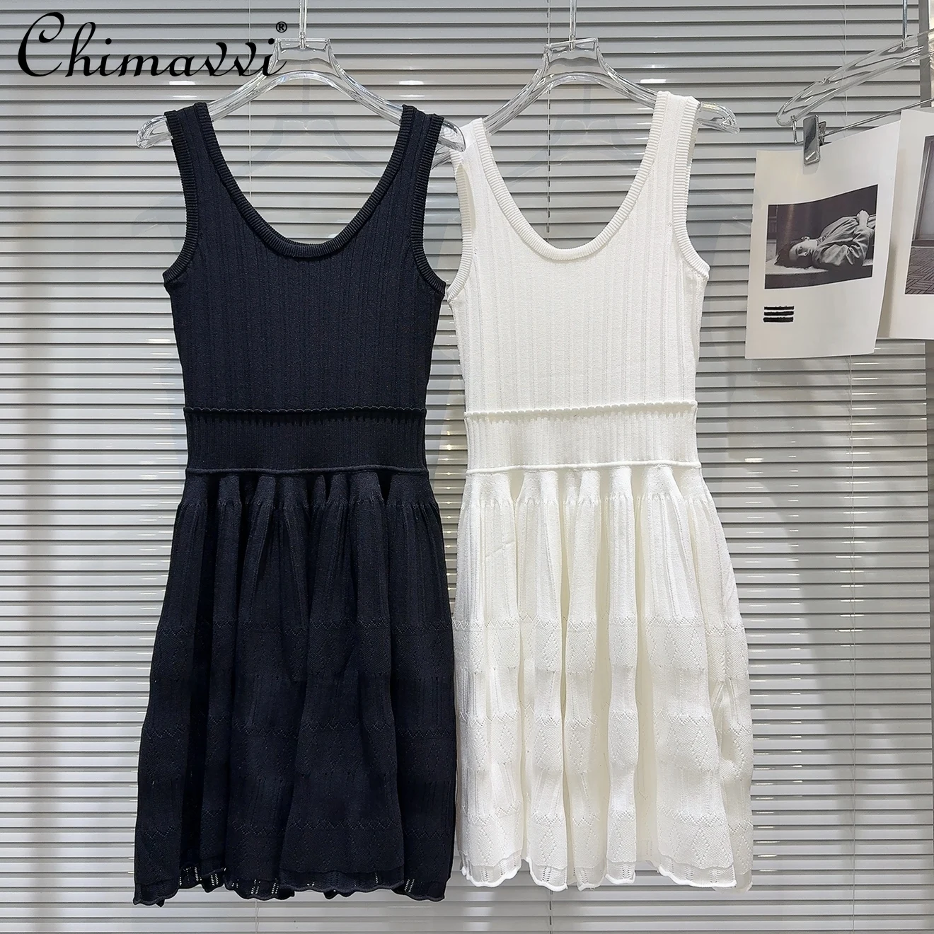 Summer New Fashion Elegant Pure Desire U-neck Solid Color Splicing Hem Knitted Dress Sweet Girl High Waist Elegant Short Dresses
Summer New Fashion Elegant Pure Desire U-neck Solid Color Splicing Hem Knitted Dress Sweet Girl High Waist Elegant Short Dresses
