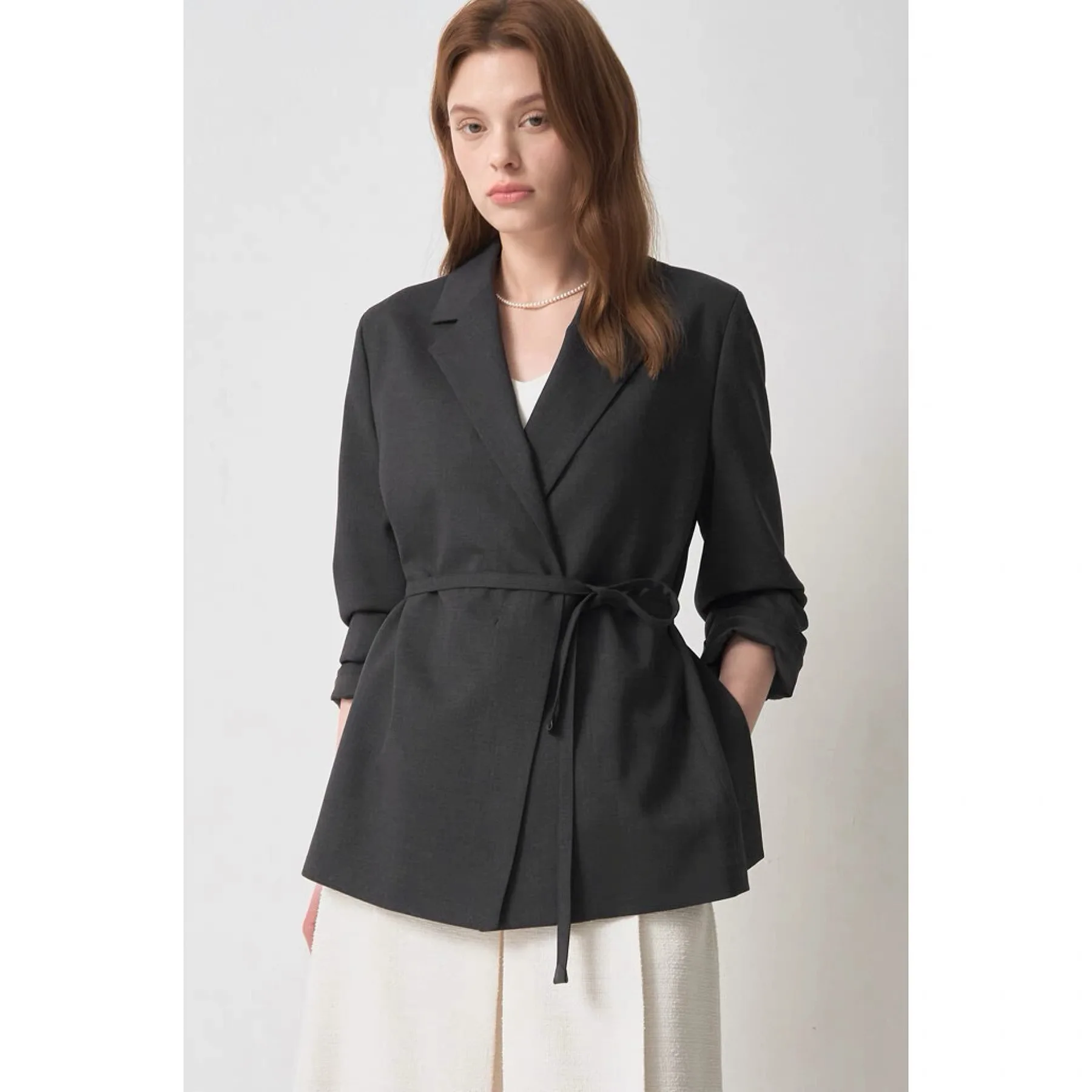 Simple Design Belted Notch Lapel Commuter Friendly Outerwear Long Sleeve Pure Color Female Suit Jacket for Spring 2026
Simple Design Belted Notch Lapel Commuter Friendly Outerwear Long Sleeve Pure Color Female Suit Jacket for Spring 2026