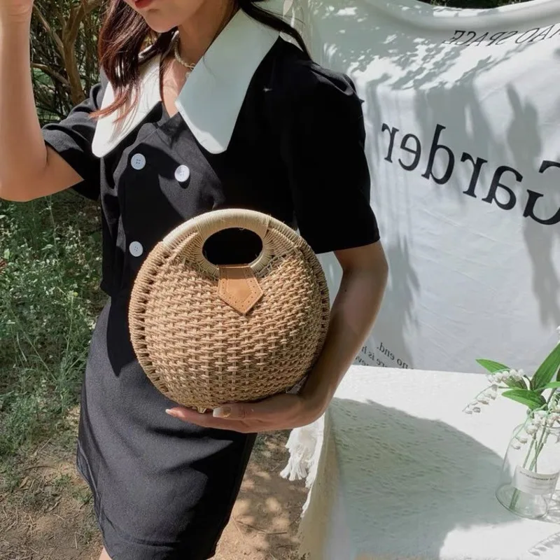 Holiday Ladies Shell Rattan Woven Handbags 2024 New Designer Chic Unique Round Tote Fashion Handbags Rattan Summer Beach Bag
Holiday Ladies Shell Rattan Woven Handbags 2024 New Designer Chic Unique Round Tote Fashion Handbags Rattan Summer Beach Bag