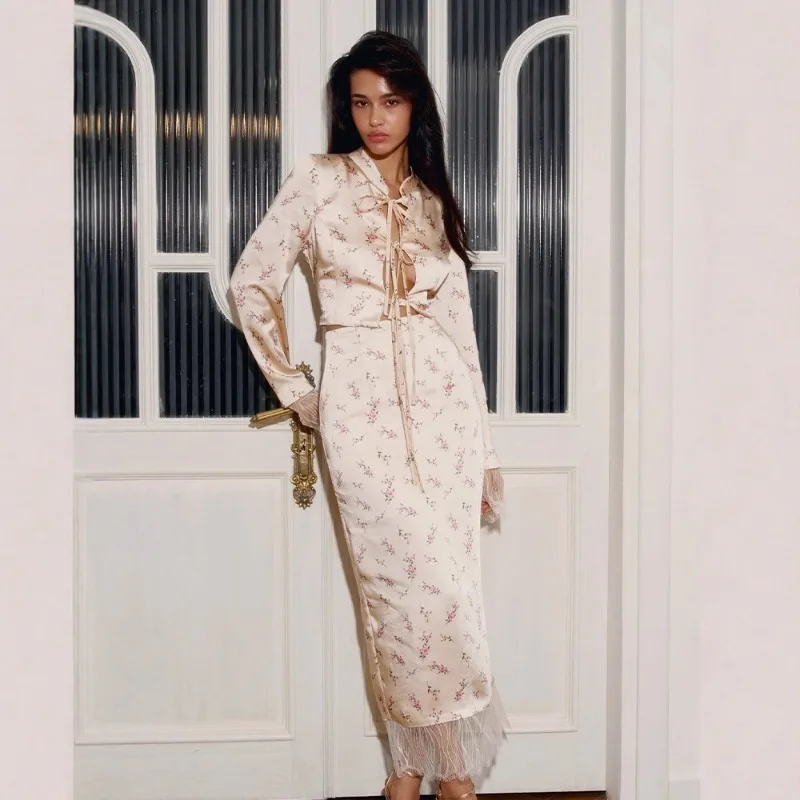 2026 Early Spring Retro Sexy Elegant Long Sleeve Floral Satin Top And Skirt Two Piece Set For Women
2026 Early Spring Retro Sexy Elegant Long Sleeve Floral Satin Top And Skirt Two Piece Set For Women