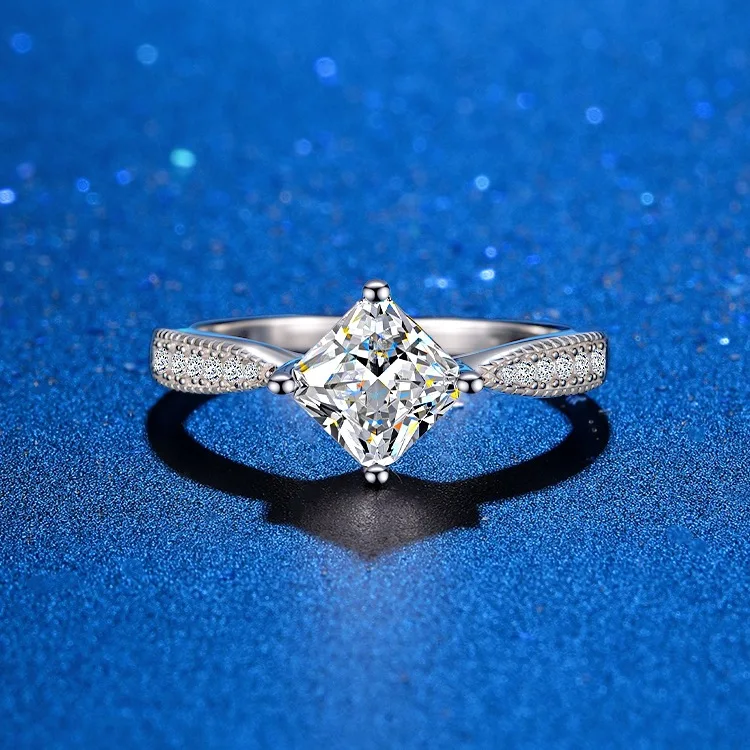 1CT Ascher Moissanite Sugarcube Ring PT950 Platinum - Luxury Jewelry, European-American Chic, High-End Flattering & Unique
1CT Ascher Moissanite Sugarcube Ring PT950 Platinum - Luxury Jewelry, European-American Chic, High-End Flattering & Unique